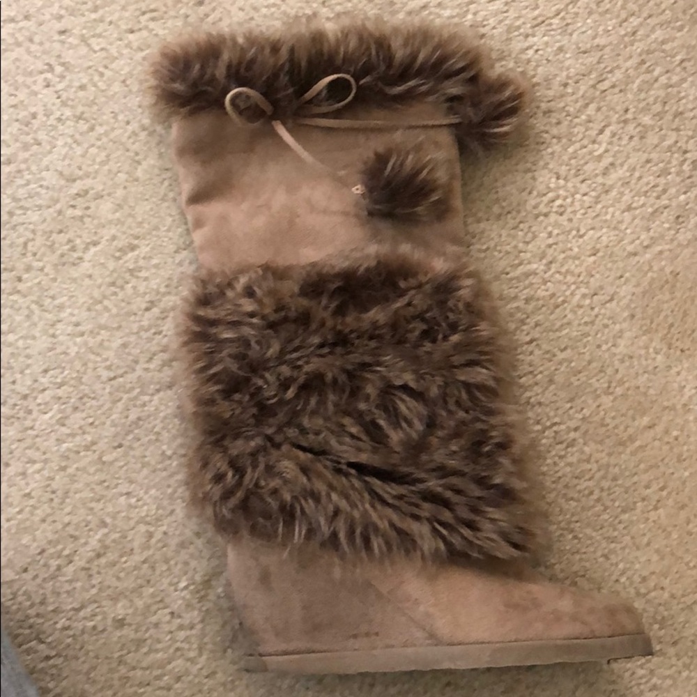 Boots - Picture 2 of 3